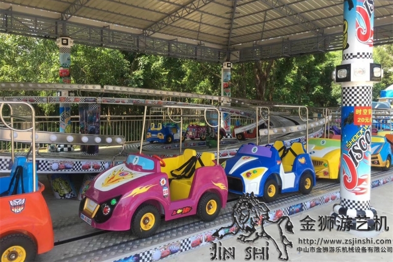 Briefly describe how carousel rides are distinguished by materials